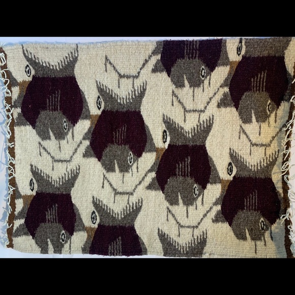 Handcrafted wool rug - Picture 1 of 2
